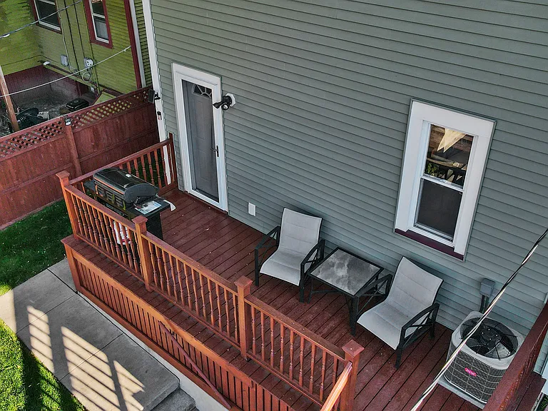 216 E Smith St — Photo 34