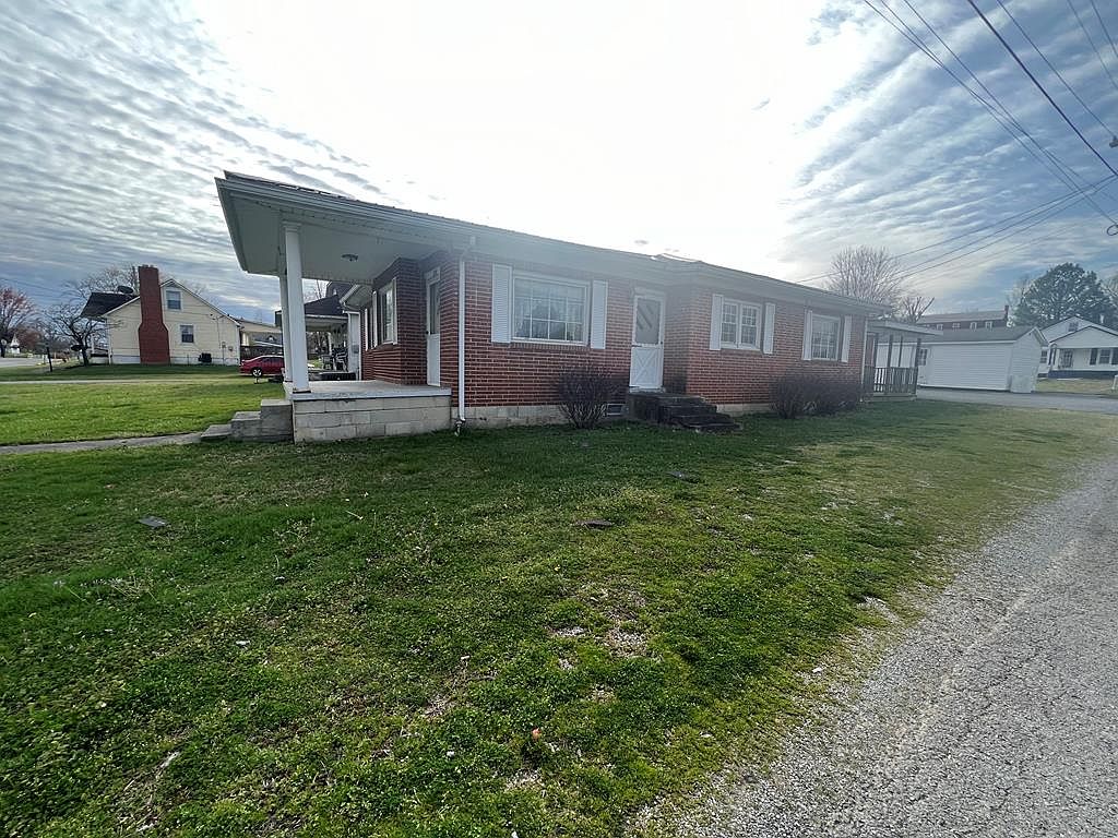 817 N Main St, Burkesville, KY 42717 Zillow