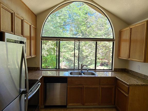 5th image of 16852 Sorrel Ct