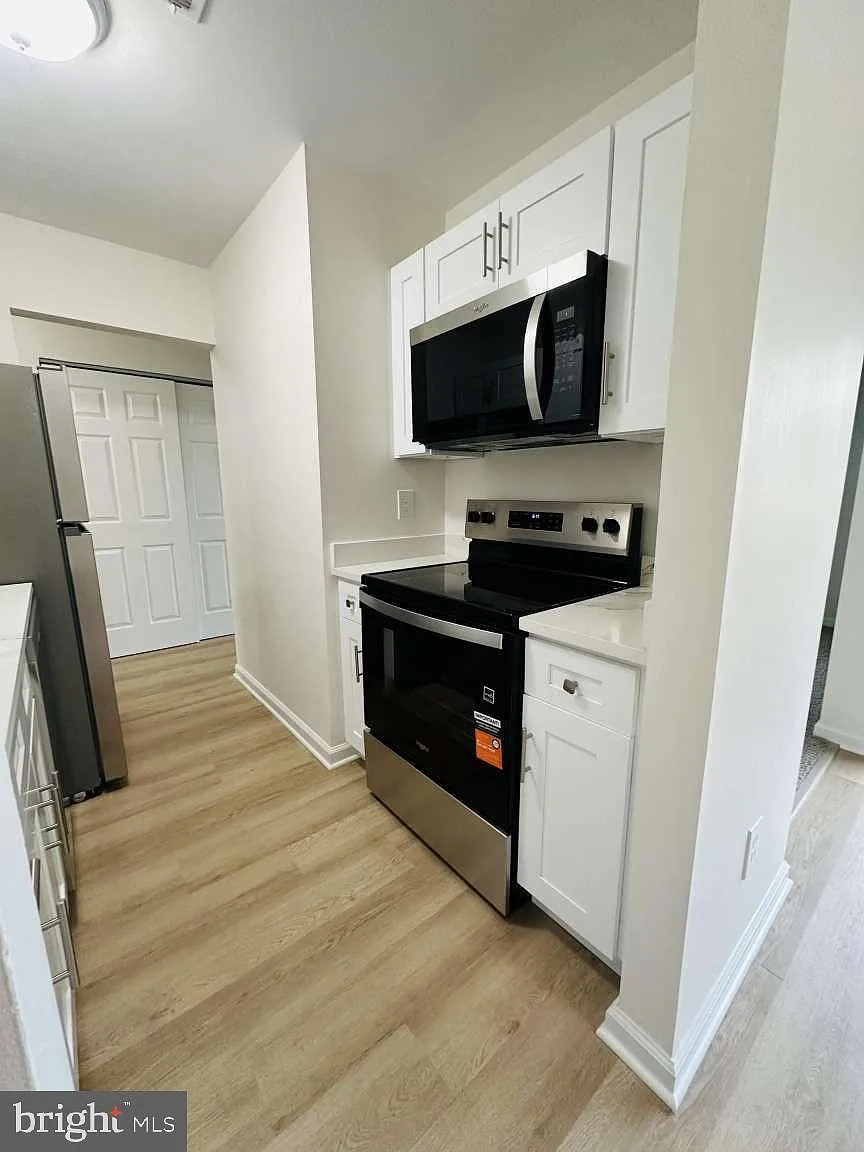 2 bed, 946 sqft, $2,175 — Photo 3