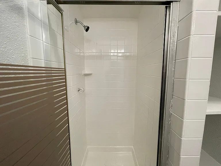 3202 Grand- 5 Unit — Photo 14