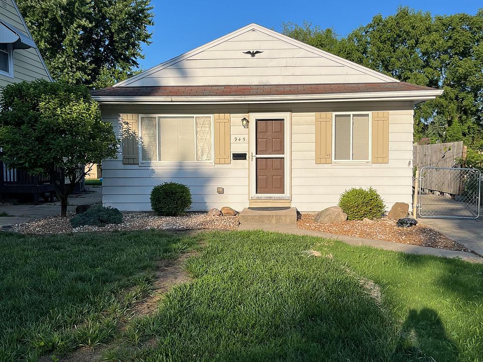 1st image of 945 Fries Ave