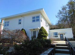 1405 Howard Ave, Pottsville, PA 17901