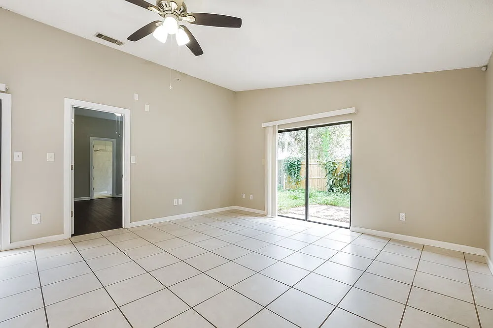 3 bed, 2.0 bath, 1318 sqft, $2,245 — Photo 3