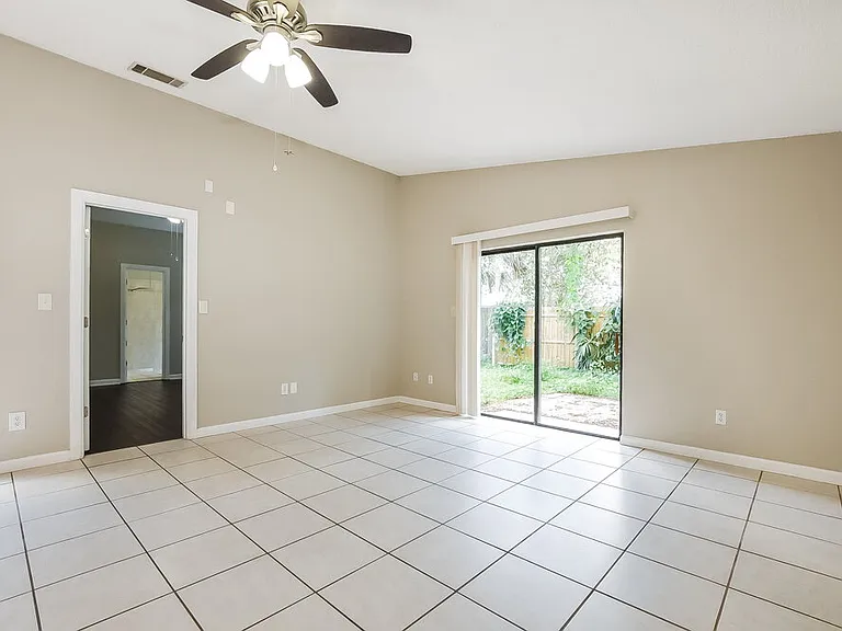 1409 Bridlebrook Dr — Photo 3