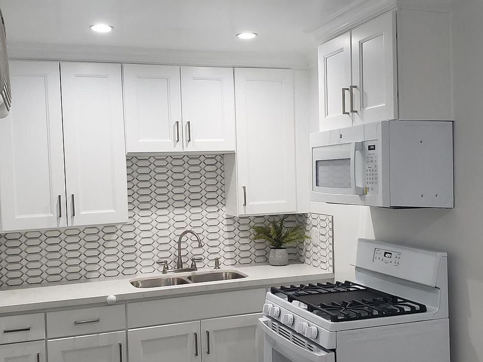 1st image of 1677 N Hollywood Way