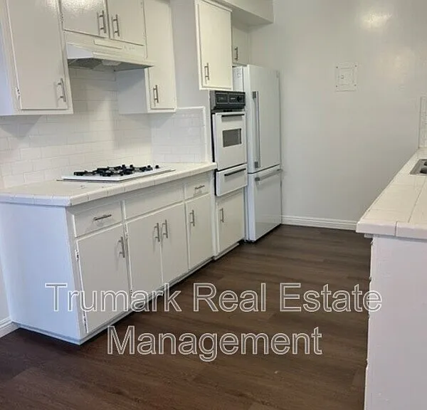 1346 N Columbus Ave #3 — Photo 6