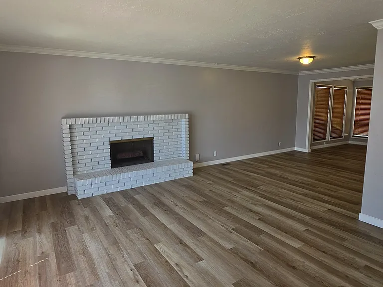 5557 S 2200 W — Photo 4