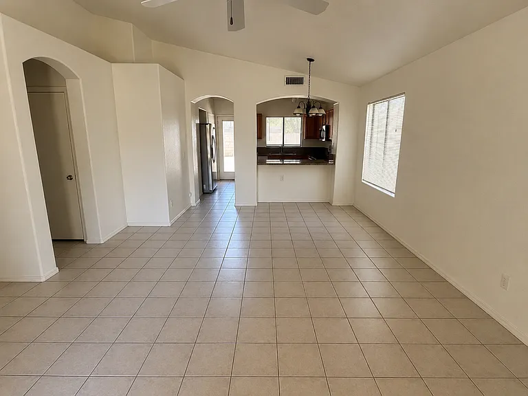 3235 E Hononegh Dr — Photo 2