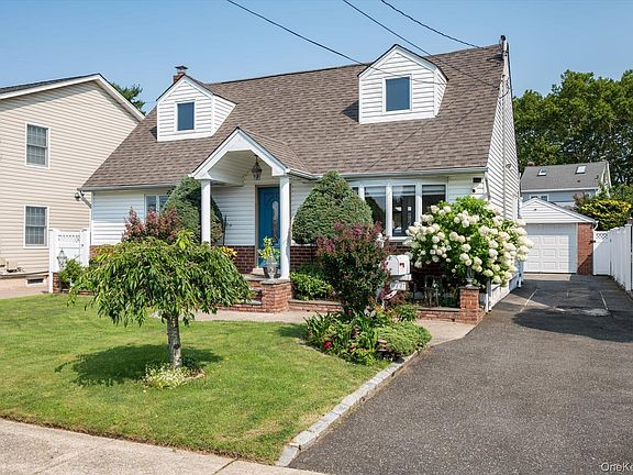 2nd image of 944 Cathedral Avenue