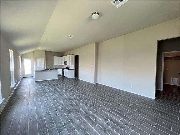 3rd image of 208 Rollingwood Dr