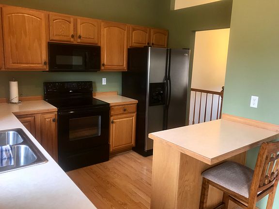 3rd image of 3943 Fieldcrest Dr