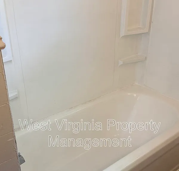 102 Temple St — Photo 15