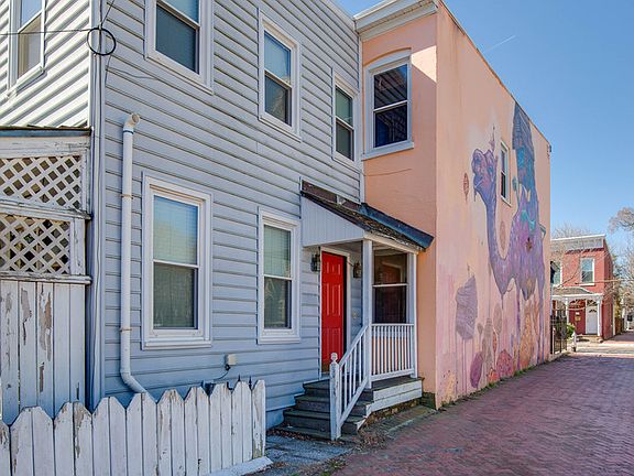 4th image of 301 S Laurel St