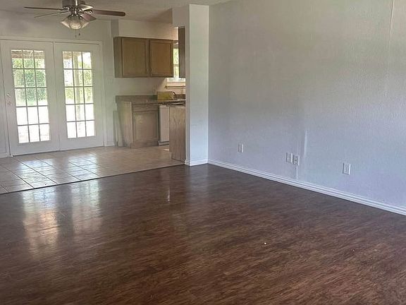 4th image of 232 SE Gardens Blvd