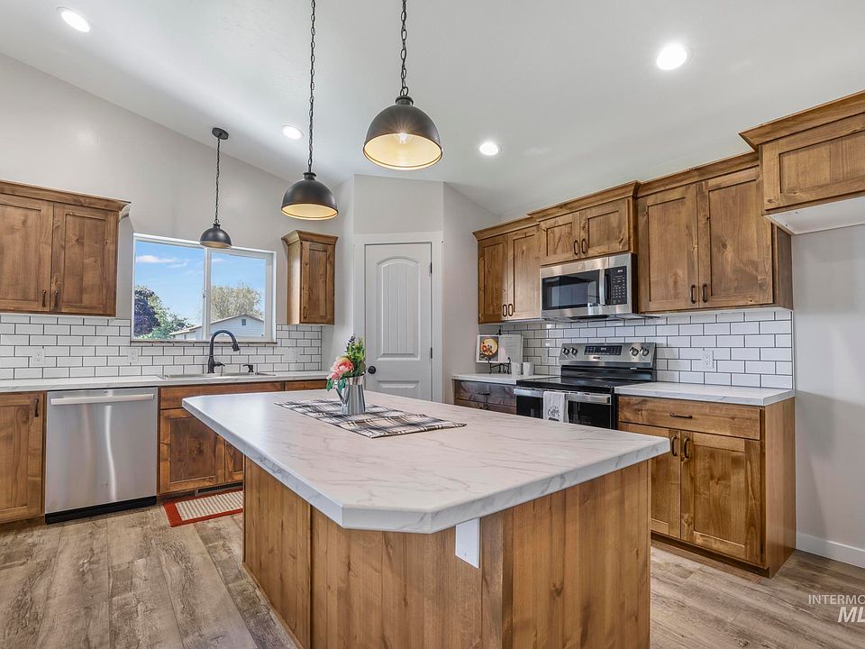 1st image of 624 Sixth Avenue E Block Lot 6-178