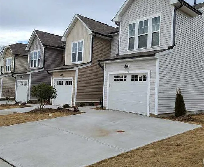 401 Purdue Dr — Photo 1