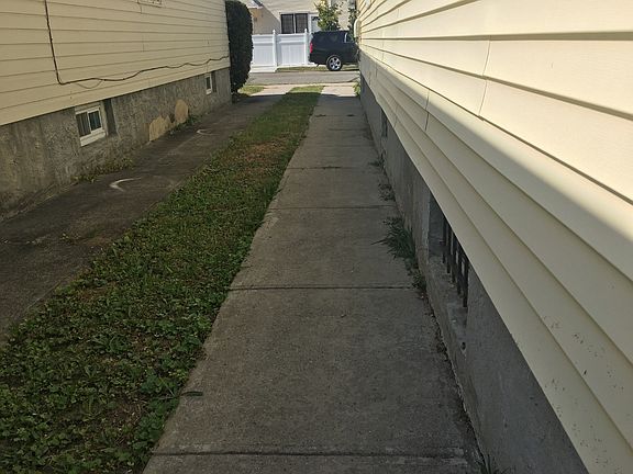 5th image of 11705 141st St