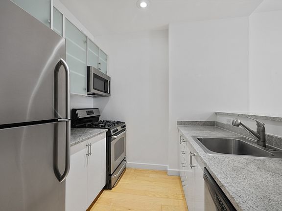 5th image of 37 Wall St APT 9a