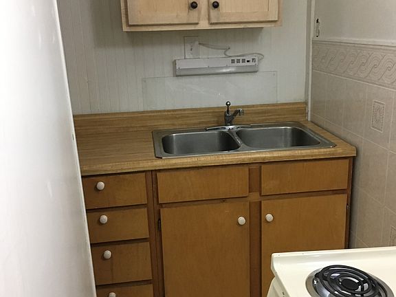 2nd image of 375 Woodland Ave APT A