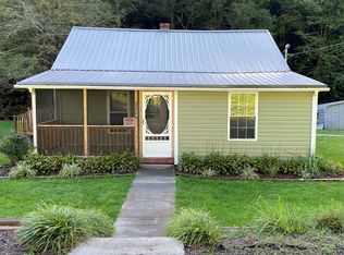 2806 Skygusty Hwy, Squire, WV 24884