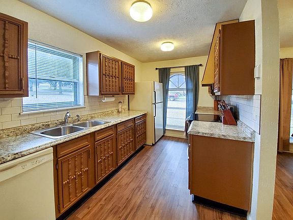 3rd image of 160 Faircrest Dr