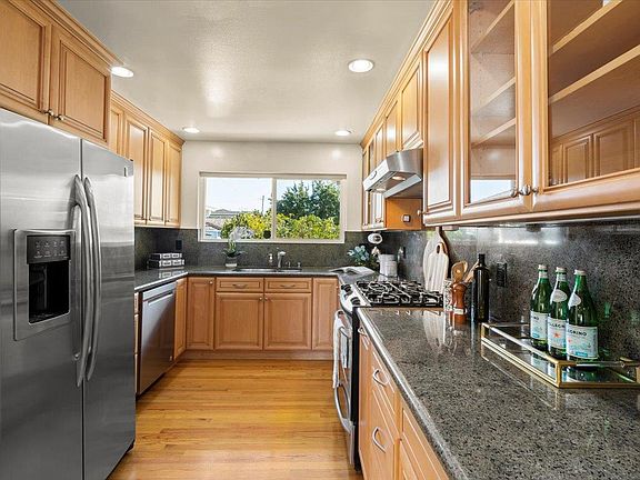 3rd image of 1097 Avondale St