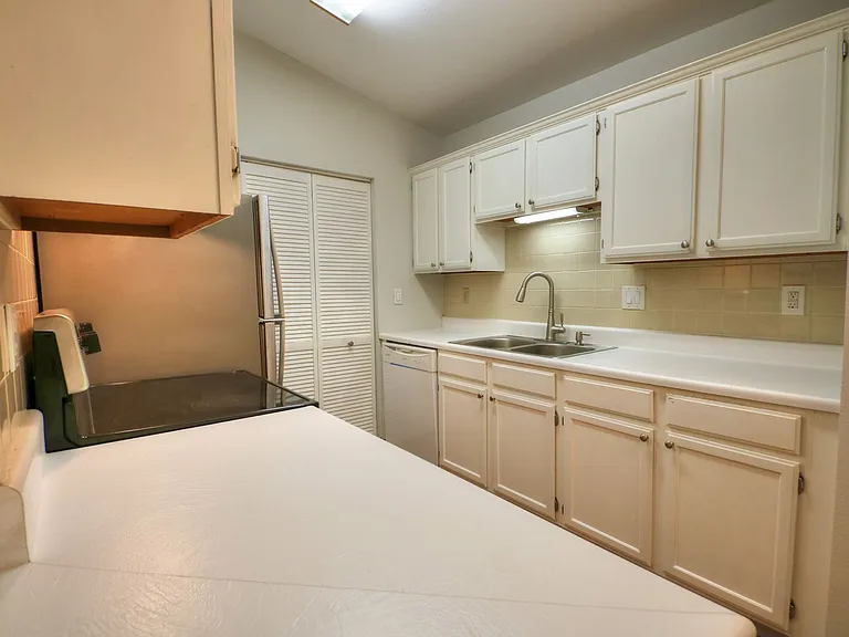 2337 Sandalwood Creek Ct #D — Photo 6