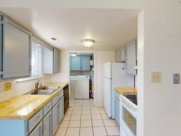 Totally Renovated / Updated 2 Bed End Unit - LOADED!, 808 Ortiz Dr SE APT 3, Albuquerque, NM 87108