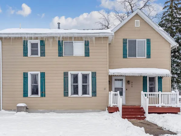 915 Young St, Jesup, IA 50648