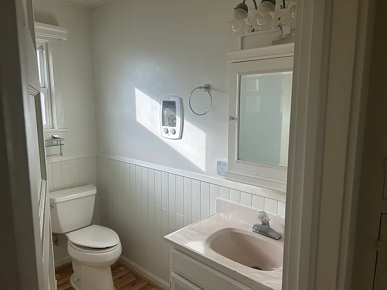 601 Siskiyou St — Photo 6