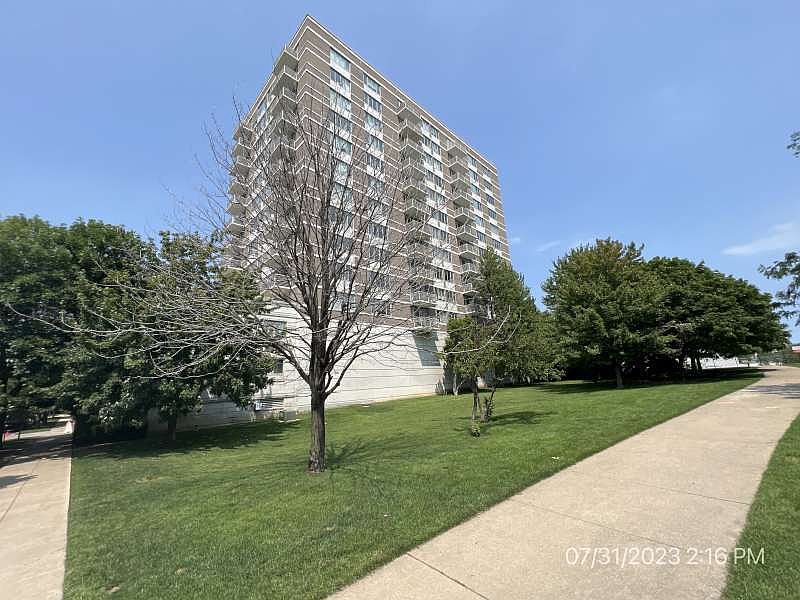 1st image of 1515 S Prairie Ave Unit 1208
