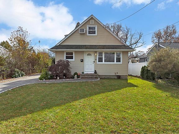 3rd image of 18 Norwich St