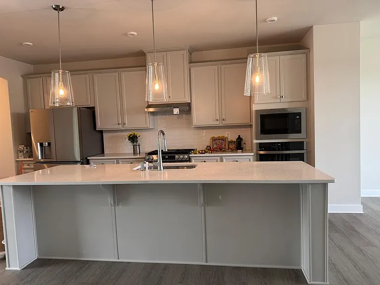 250 E Main St — Photo 5