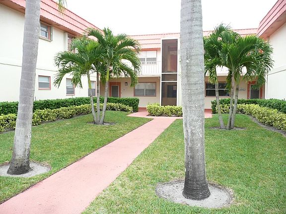 4th image of 12 Saxony Cir #A