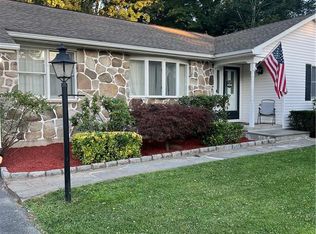 6 Barclay Rd, New Windsor, NY 12553