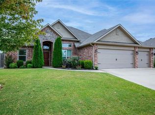 6000 W Woodbine Dr, Rogers, AR 72758