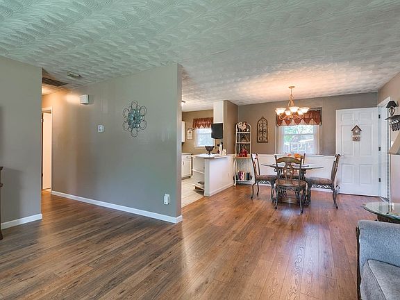 4th image of 1910 Sturbridge Pl