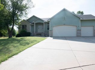 4414 Niblick Dr, Winfield, KS 67156