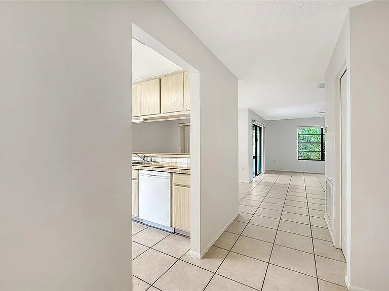 5010 Barrington Cir #2001 — Photo 18