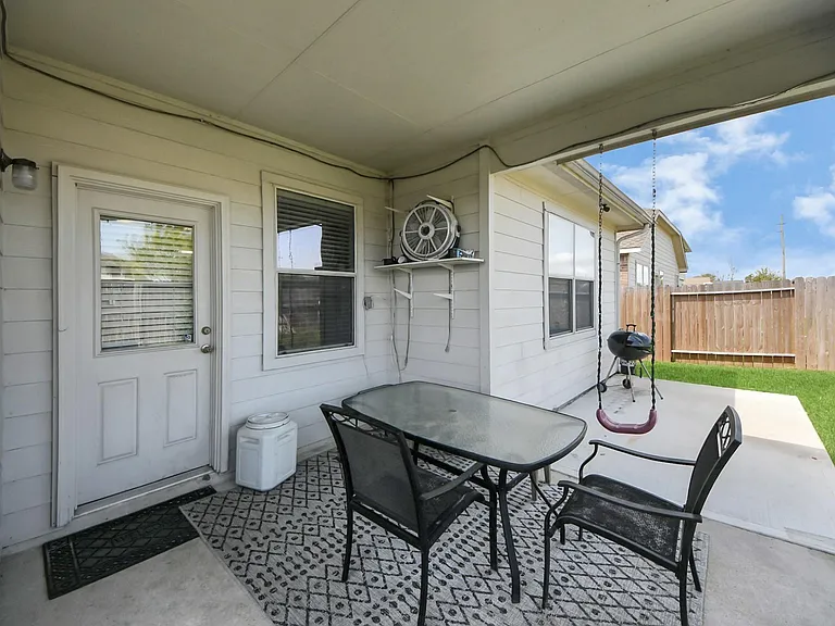 1922 Makenna Ln — Photo 32
