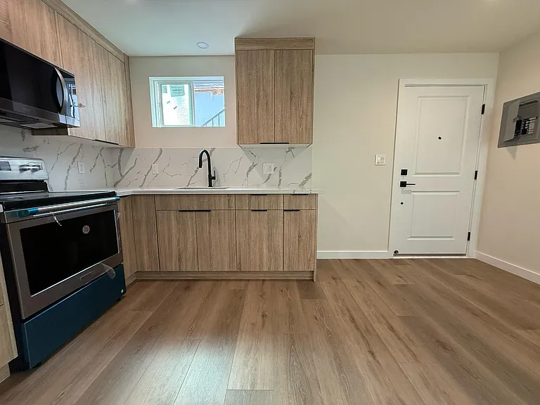 5226 1/2 Tilden Ave — Photo 3