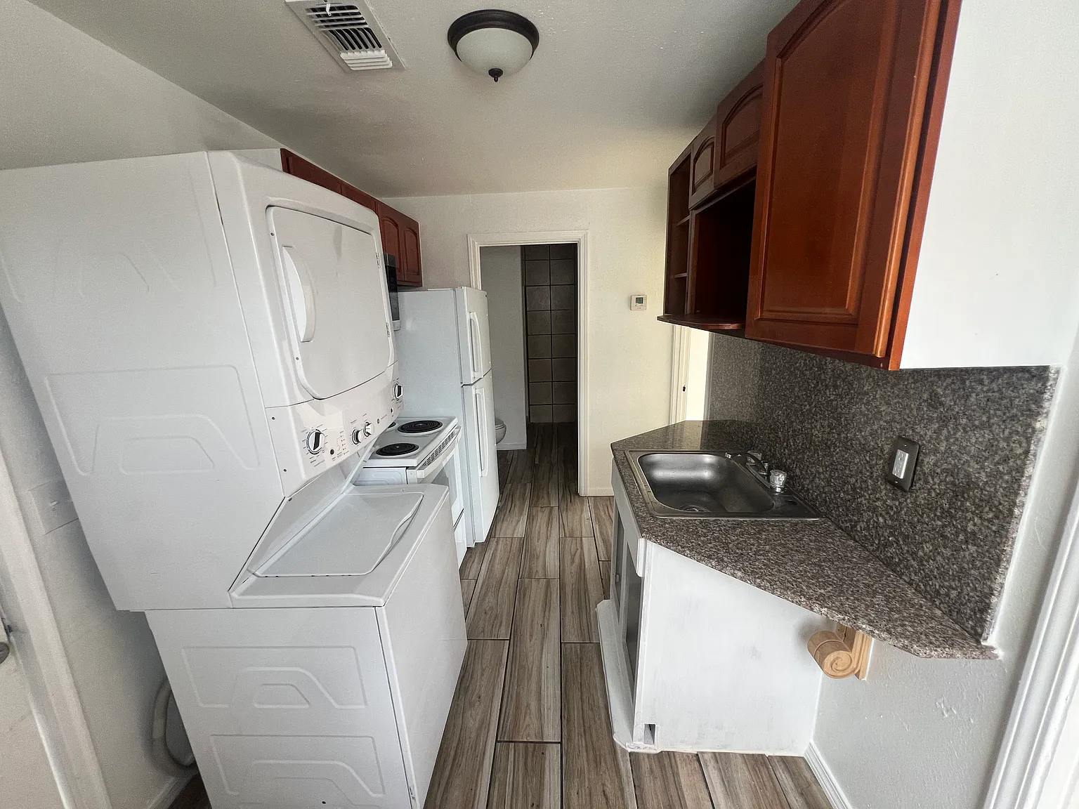 2 bed, 550 sqft, $1,250 — Photo 1