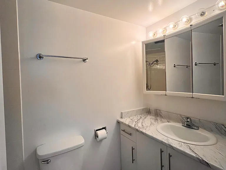 1040 Howie Ave #210 — Photo 9