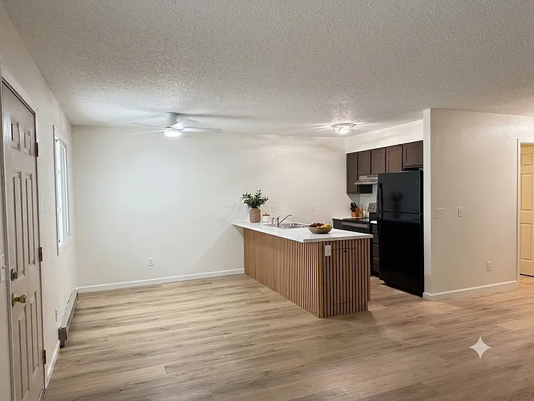 4002 Lakeview Dr #2 — Photo 2