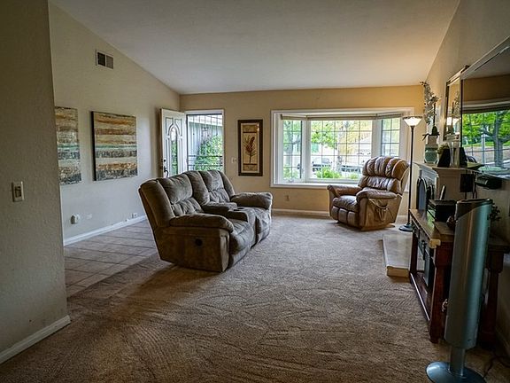 4th image of 27437 Laurel Glen Cir