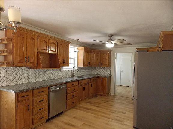 4th image of 1324 Peggy Ln