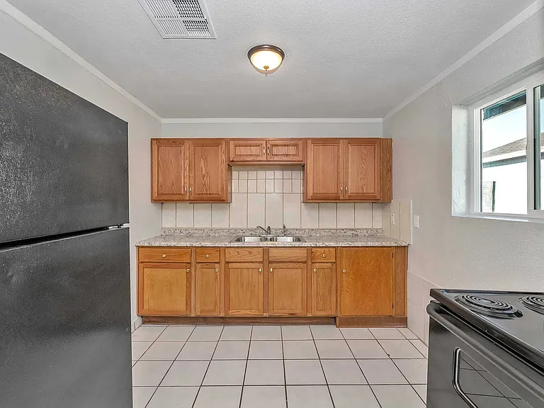 732 W Southgate Ave #2 — Photo 5
