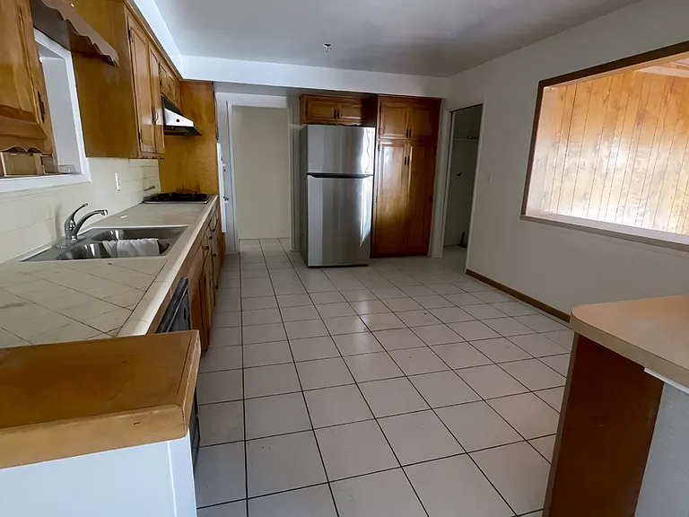340 Cindy Ct — Photo 10