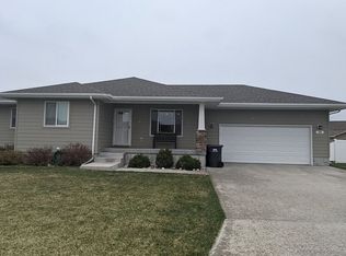 208 Cherokee Ave S, Grand Island, NE 68803